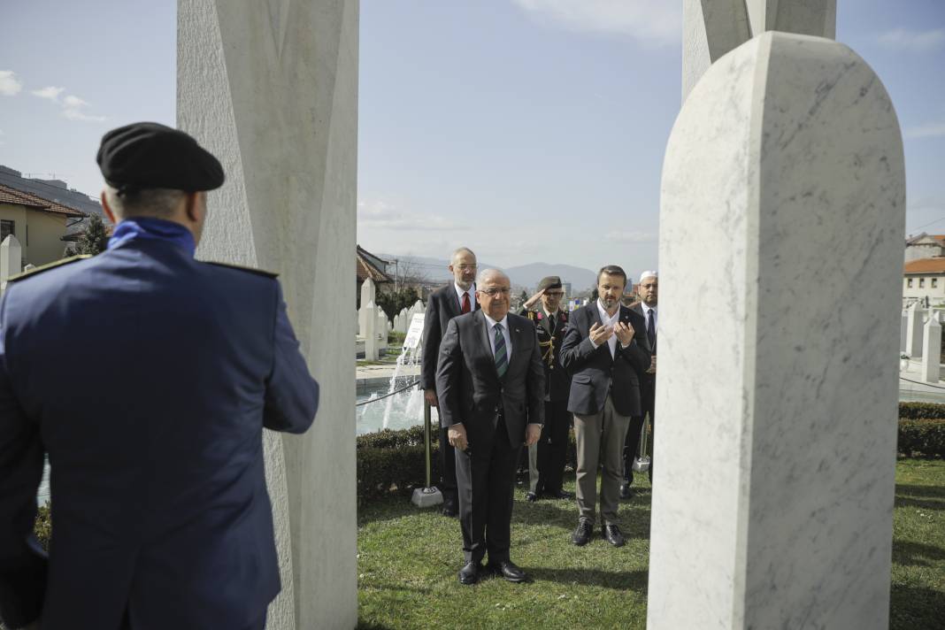 Bakan Güler, Kovaçi Şehitliği'ni ziyaret etti 28